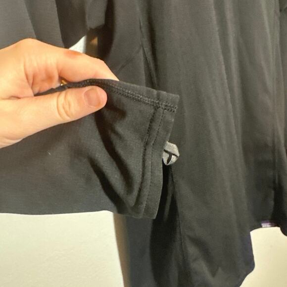 Women's Size XS Patagonia Women's Black Capilene Midweight Crewneck base Layer - Picture 3 of 7